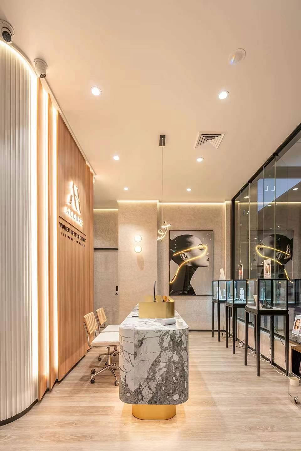 Beauty Clinic Shop Fitting Vertical